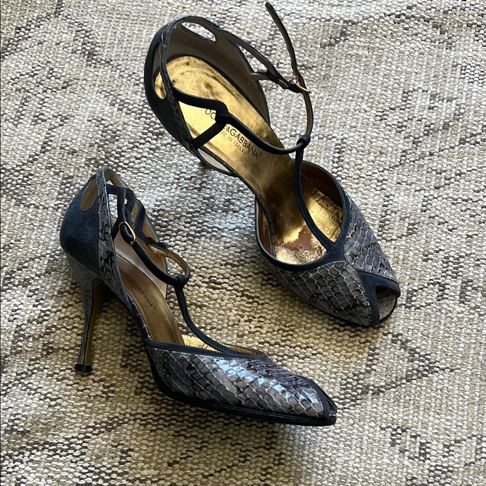 Elegant Black and Gray Dolce & Gabbana snakeskin and suede heels